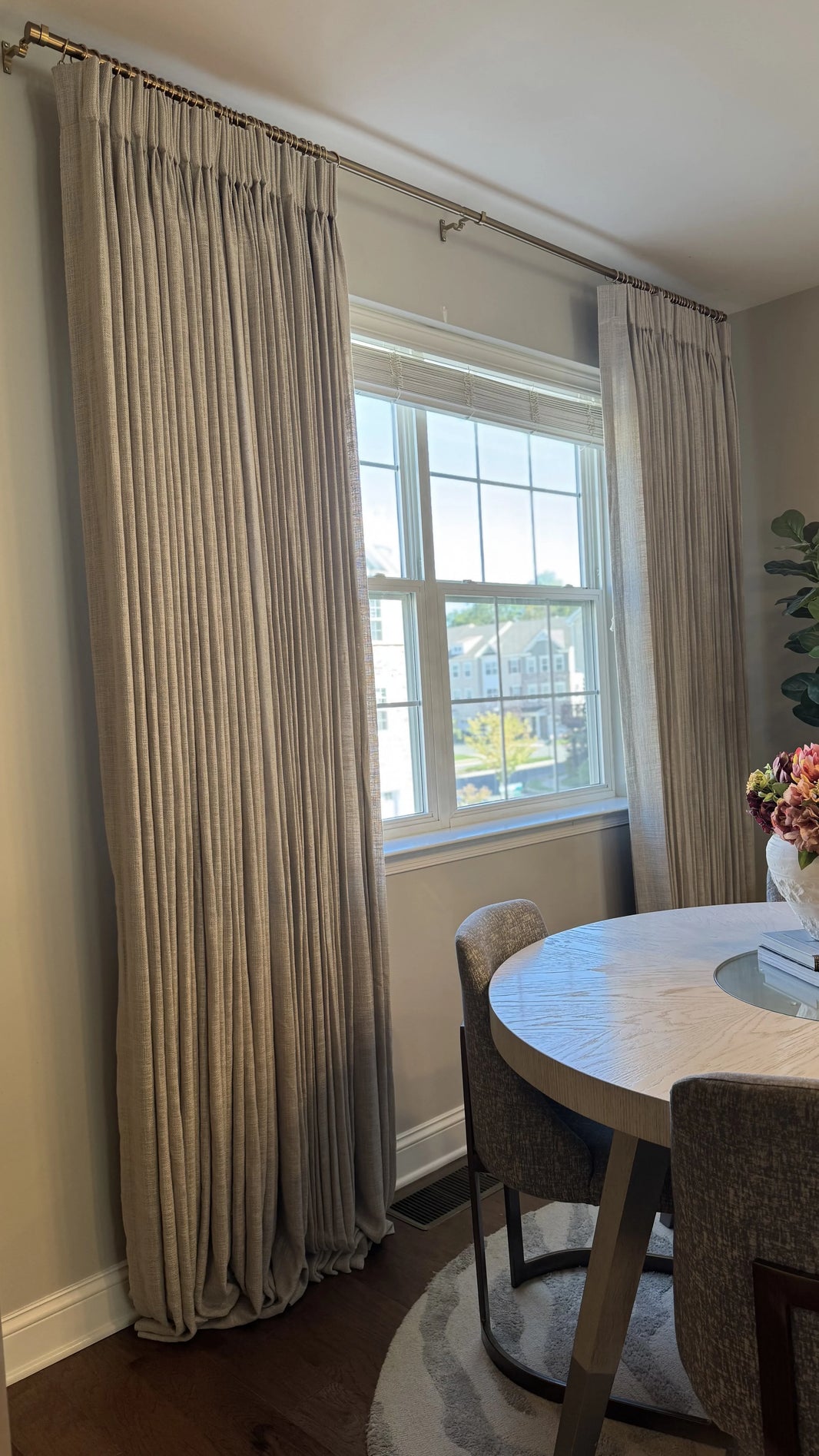 Pleated Curtains Sticking to the Window? How to Fix Static, Memory Folds, and Return Problems