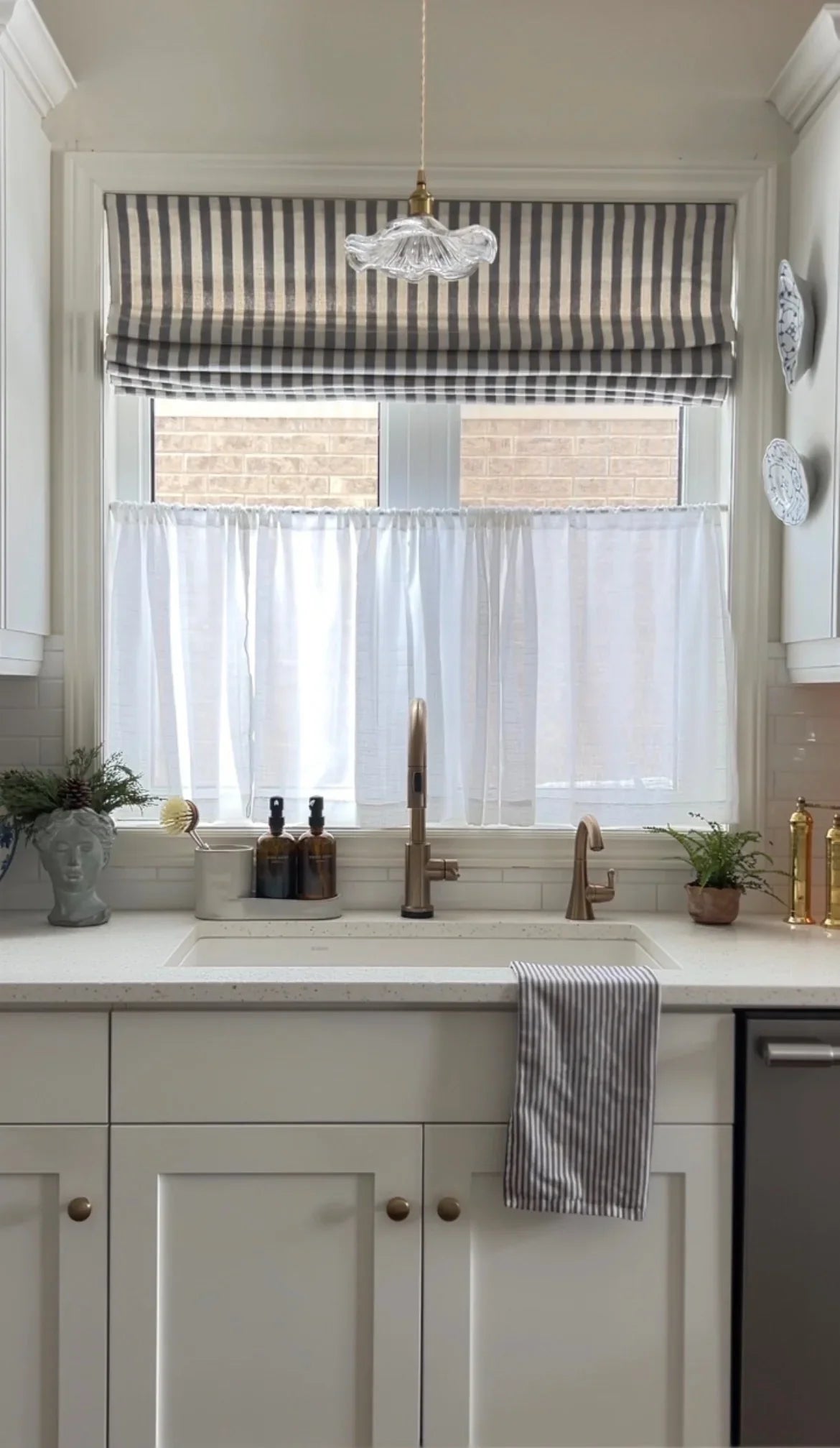 What Type of Window Treatments Are Best for Kitchens?
