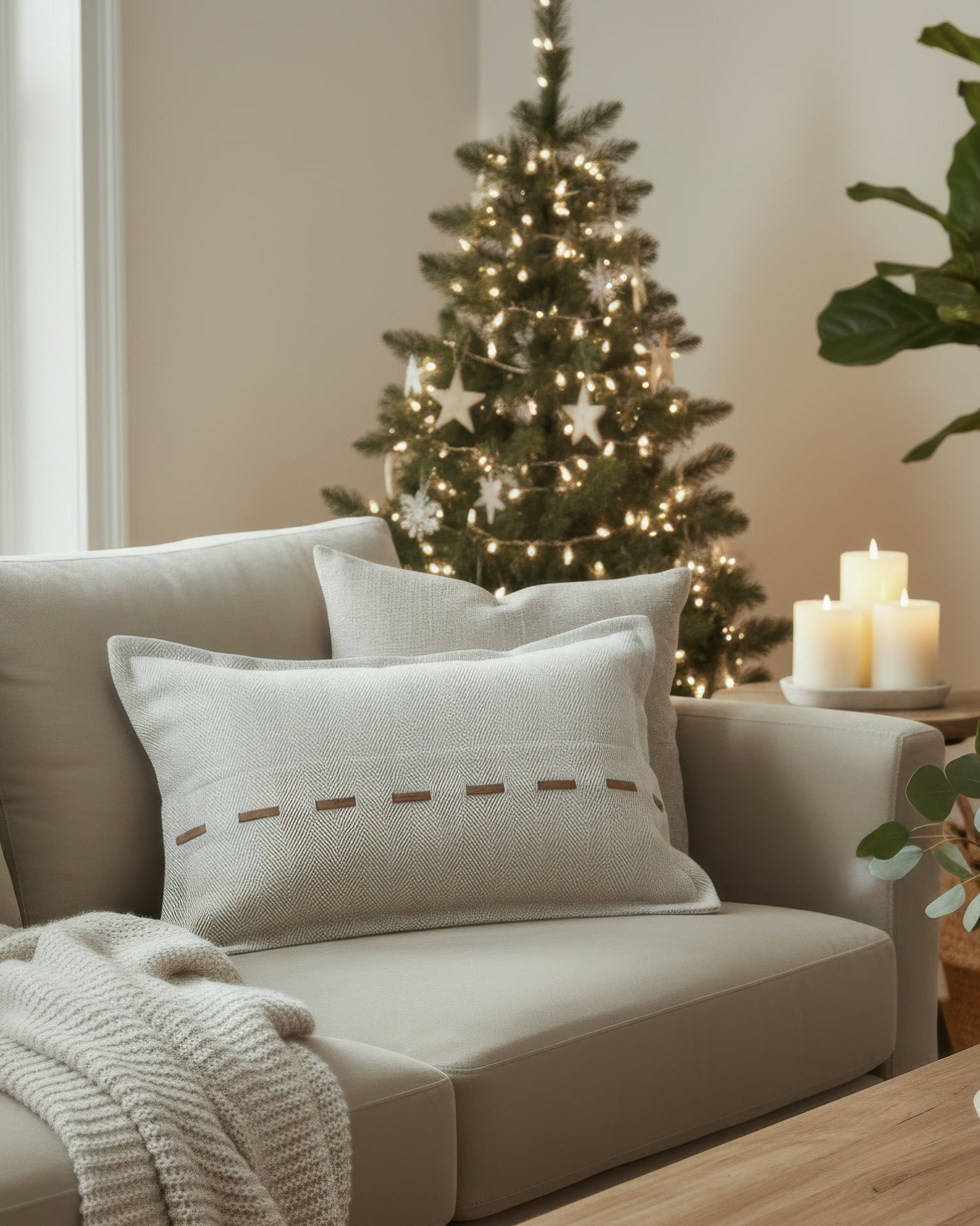 Taie d'oreiller lombaire en similicuir texturé à lacets Cleo