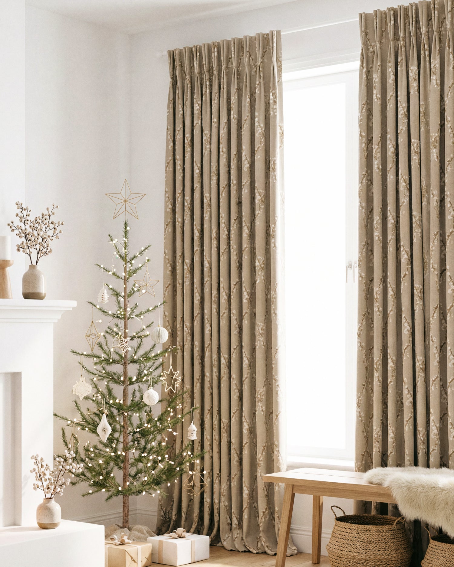 Rideau personnalisé à motifs floraux brodés en velours Flora